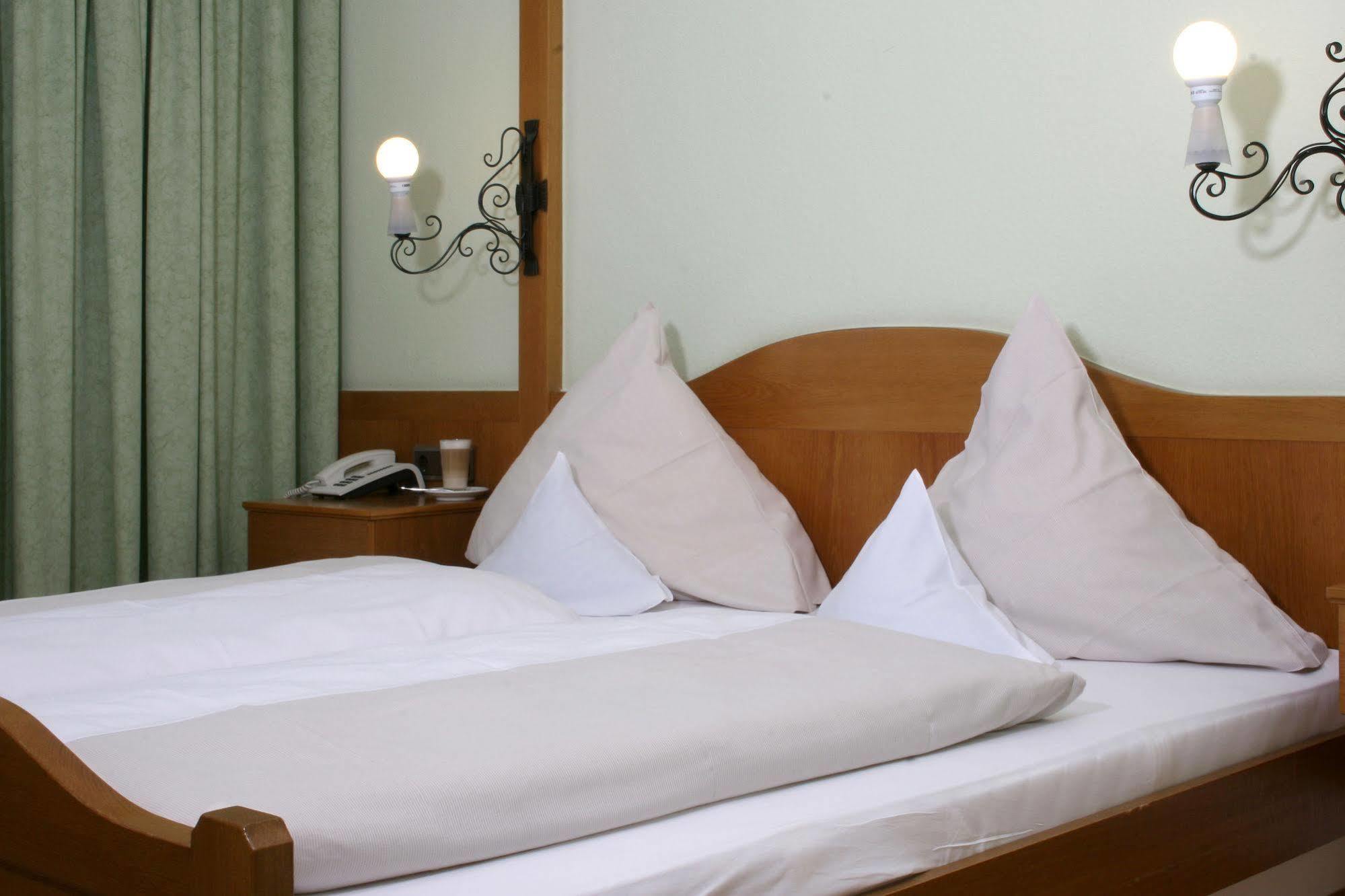 Flair-Hotel Zum Benediktiner Schwarzach am Main Εξωτερικό φωτογραφία